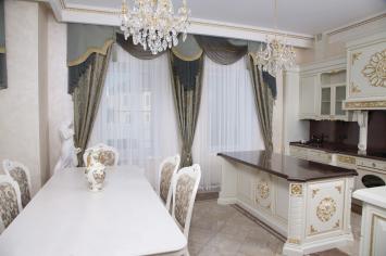 Шторы на кухню в классическом стиле