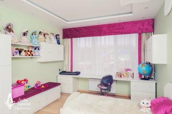 Яркая детская комната