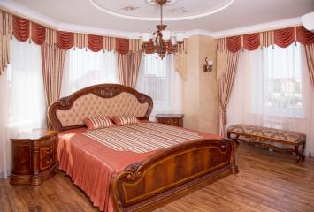 Классические шторы для спальни