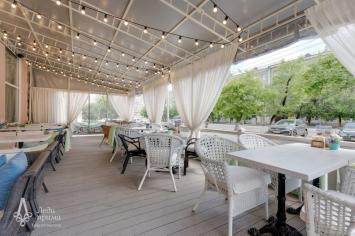 Декор летней террасы кондитерской 