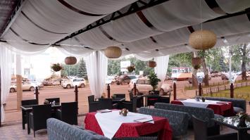 Летняя веранда ресторана