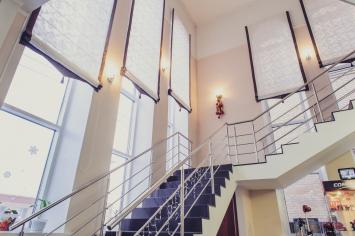 Римские шторы в офисе