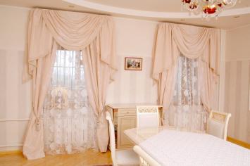 Классические шторы для кухни