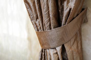 Подхват для штор коричневый