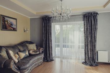 Классическая гостиная и шторы