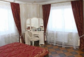 Шторы в спальню с подхватом