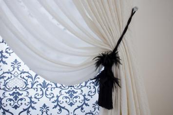 Черный подхват для штор